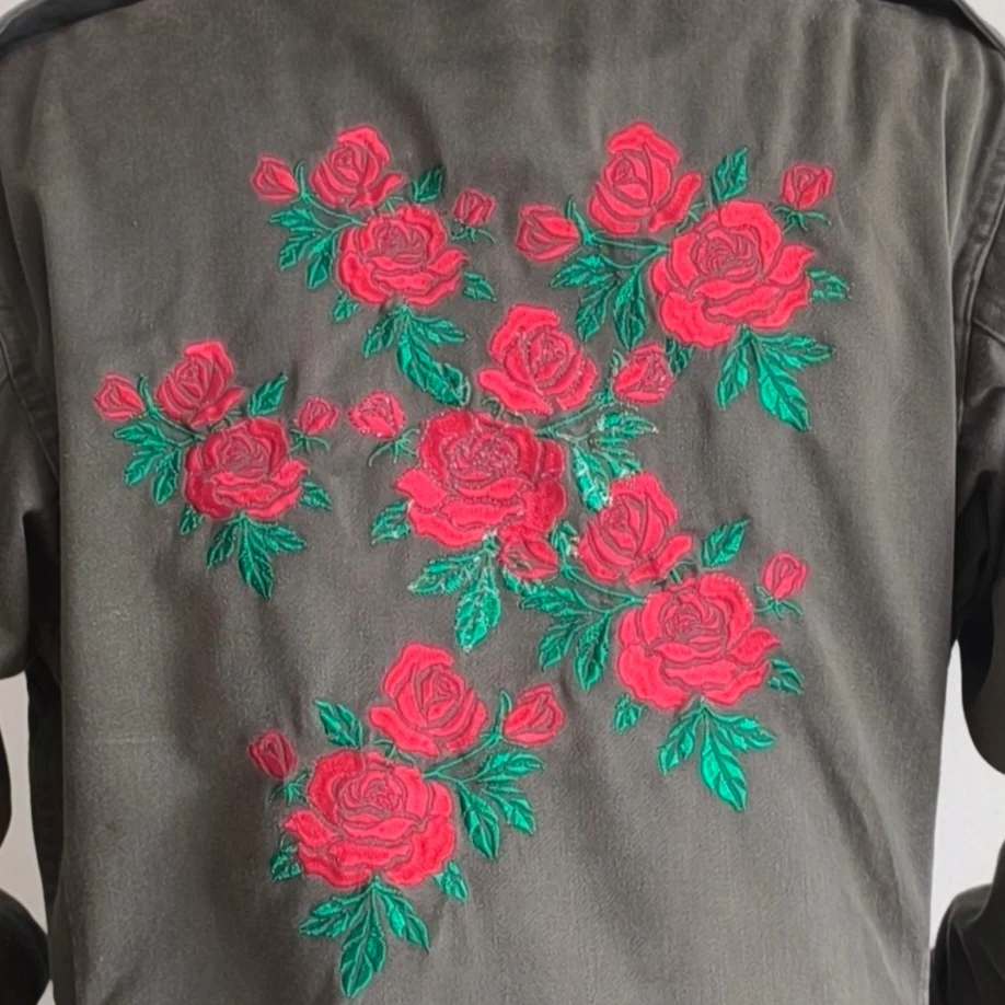 Veste Militaire Roses Rouges – Image 2